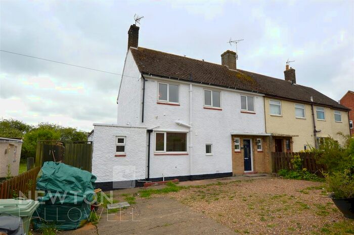 3 Bedroom Semi-Detached House To Rent In Lincoln Road, Stamford, PE9