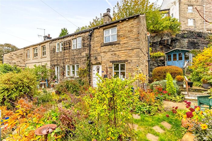 3 Bedroom End Terrace House For Sale In Bank Street, Jackson Bridge, Holmfirth, HD9