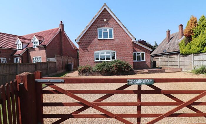3 Bedroom Detached House For Sale In Cedarhurst, Hadleigh Heath, IP7
