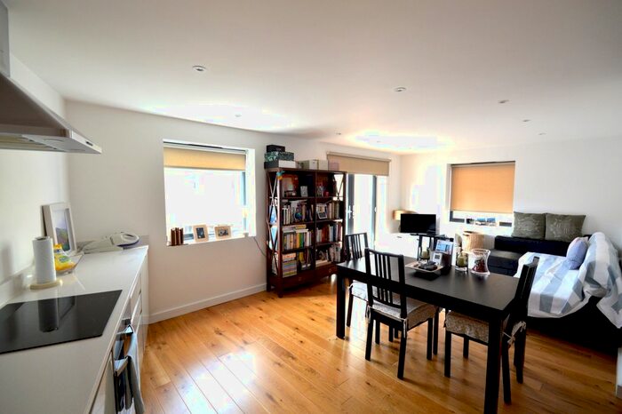 1 Bedroom Flat To Rent In Lambton Road, London, SW20