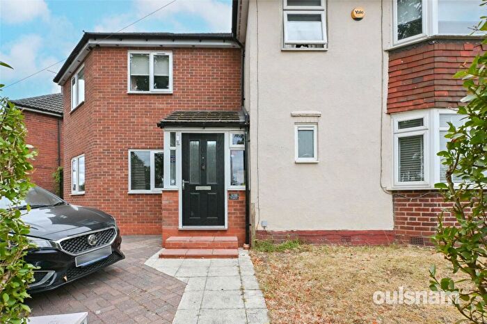 4 Bedroom Semi-Detached House For Sale In Thimblemill Road, Smethwick, West Midlands, B67