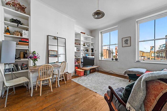 2 Bedroom Flat To Rent In King Edward's Road, London, E9