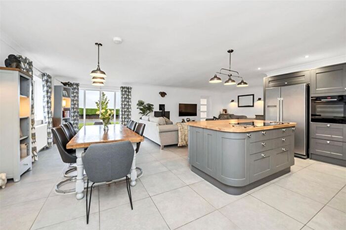 3 Bedroom Detached Bungalow For Sale In Douglas Close, Croxton, IP24