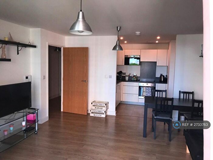 2 Bedroom Flat To Rent In Abraham House, London, E8