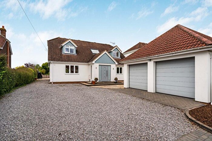 4 Bedroom Detached House For Sale In Blackberry Lane, Four Marks, Alton, Hampshire, GU34