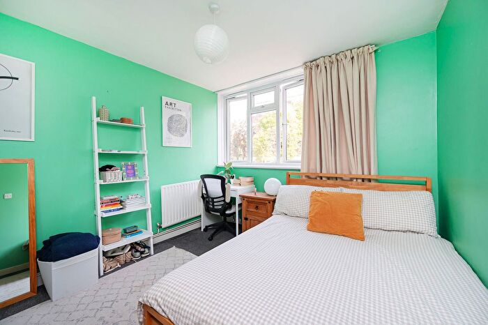 3 Bedroom Maisonette To Rent In Wick Road, Hackney, London, E9