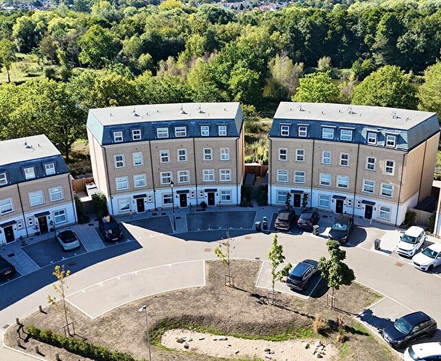 5 Bedroom Town House For Sale In Waterfront Crescent, Mytchett, GU16