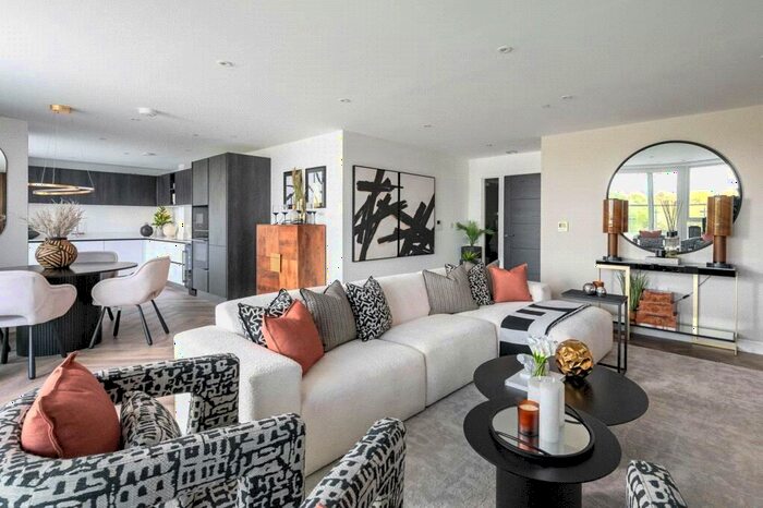 2 Bedroom Apartment For Sale In The Lakes, Channels, CM3