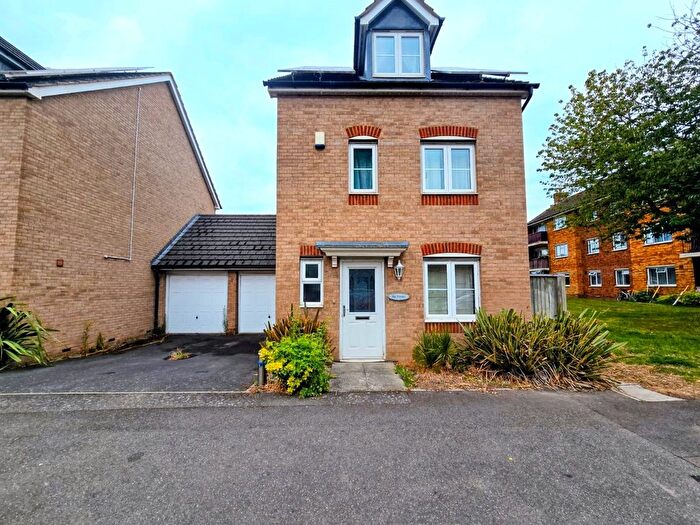 4 Bedroom Detached House For Sale In Nine Acres Close, Hayes, Greater London, UB3