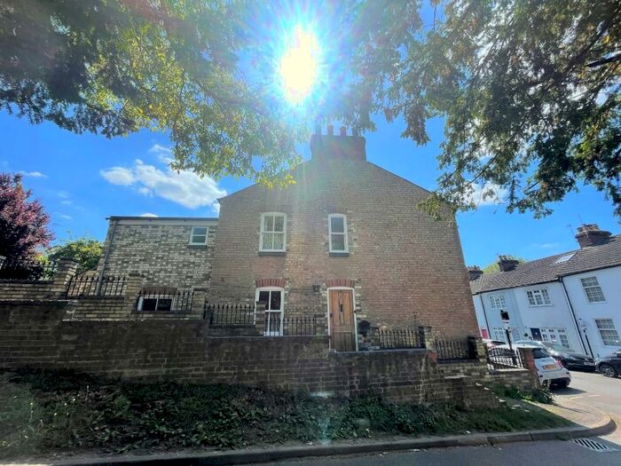 3 Bedroom End Of Terrace House To Rent In Bardwell Road, St. Albans, Hertfordshire, AL1