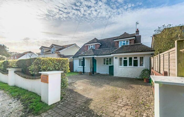 4 Bedroom Detached House For Sale In Dukes Road, Fontwell, BN18