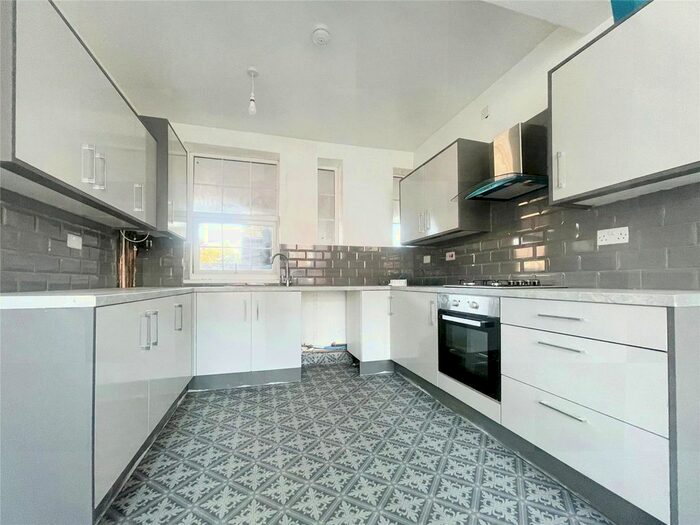 3 Bedroom Flat To Rent In Pershore Road South, Birmingham, West Midlands, B30