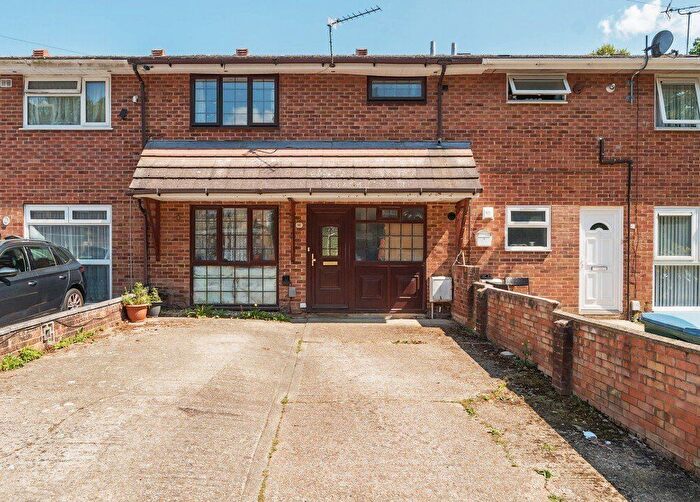 3 Bedroom Terraced House For Sale In Widgeon Close, Lordswood, Southampton, Hampshire, SO16