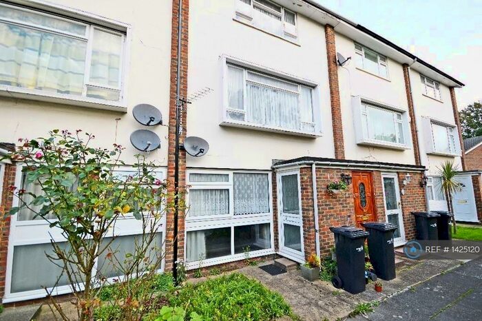 1 Bedroom Flat To Rent In Ashcroft, London, N14