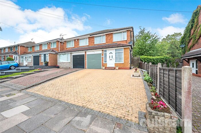 3 Bedroom Semi-Detached House For Sale In Turves Green, Birmingham, West Midlands, B31
