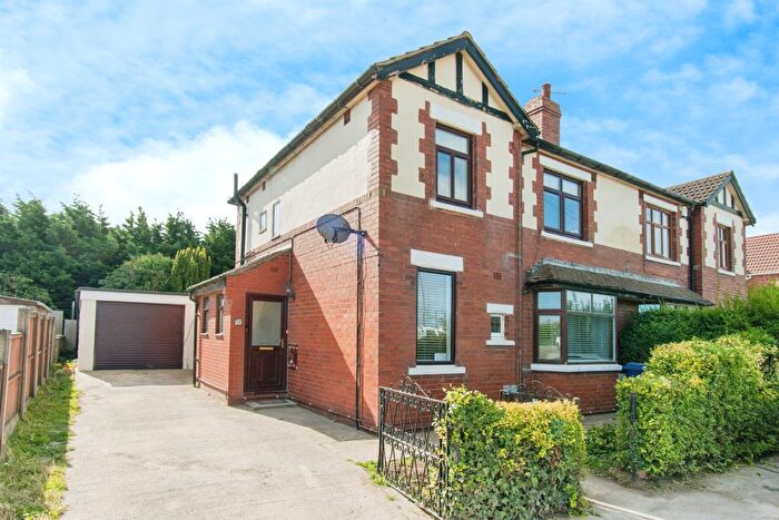 3 Bedroom Semi-Detached House For Sale In Glebelands, Knottingley, WF11