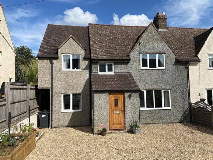 3 Bedroom Semi-Detached House For Sale In Sterling Close, Stow-on-the-Wold, GL54
