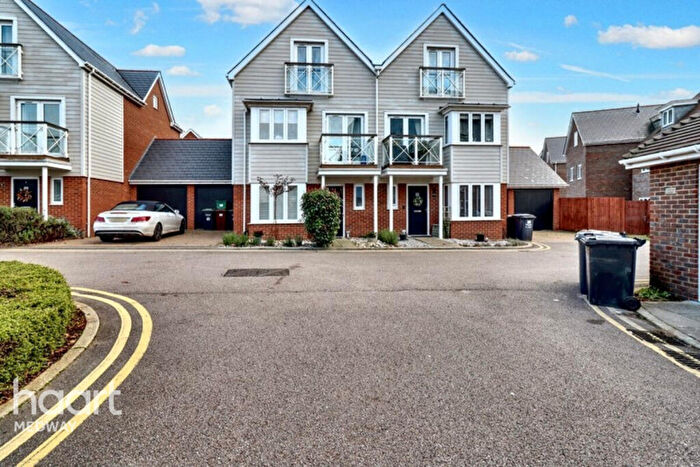 4 Bedroom Semi Detached House For Sale In Wingate Close, Snodland, ME6