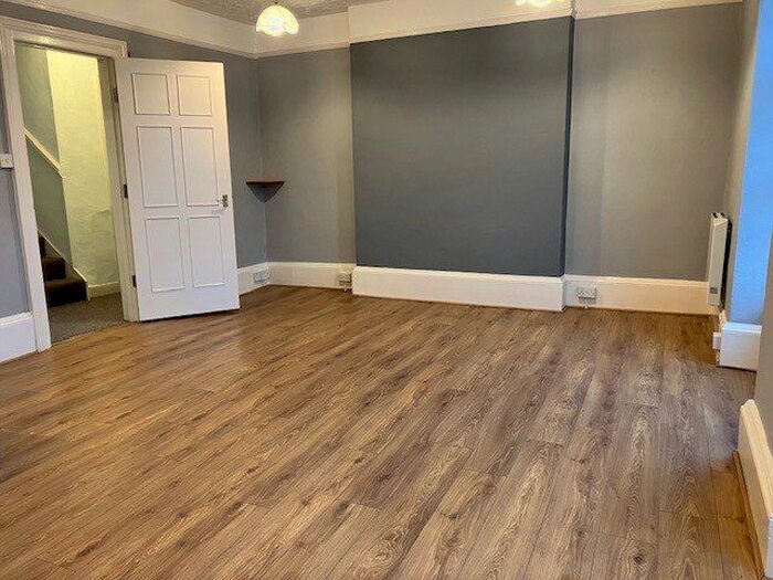 3 Bedroom Flat To Rent In High Street, Cullompton, EX15