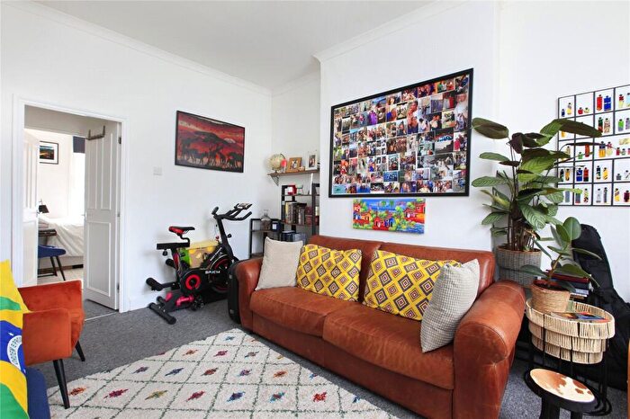 2 Bedroom Flat To Rent In Battersea High Street, Battersea Park, SW11
