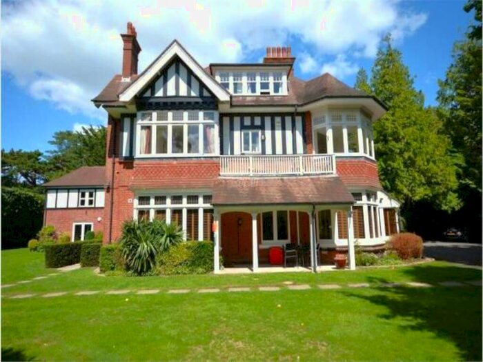3 Bedroom Flat To Rent In Azalea Park, Milner Road, Bournemouth, BH4