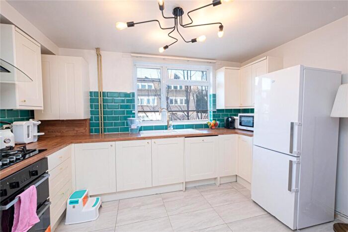 3 Bedroom Maisonette To Rent In Annesley Walk, Islington, London, N19