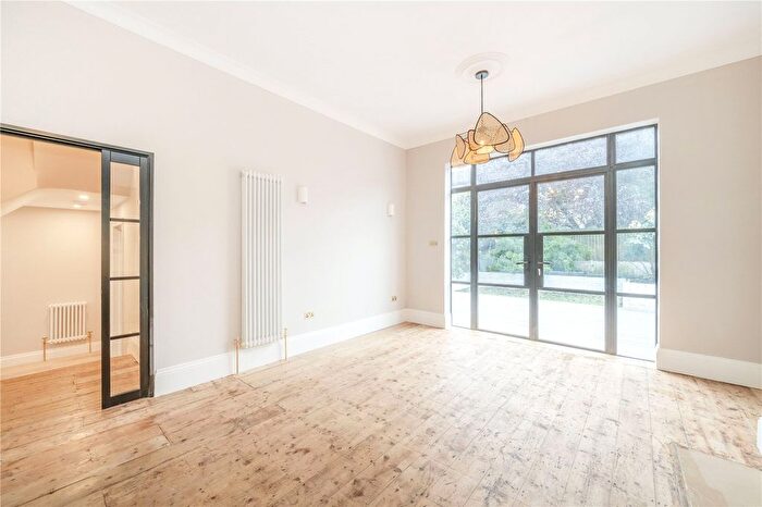 2 Bedroom Flat For Sale In Hayter Road, London, SW2