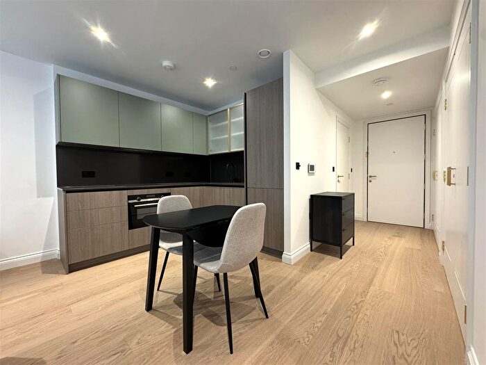 Studio To Rent In Potters Road, London, SW6