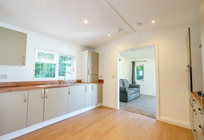 2 Bedroom Mobile/park Home For Sale In Cundall Drive, Acaster Malbis, York, YO23