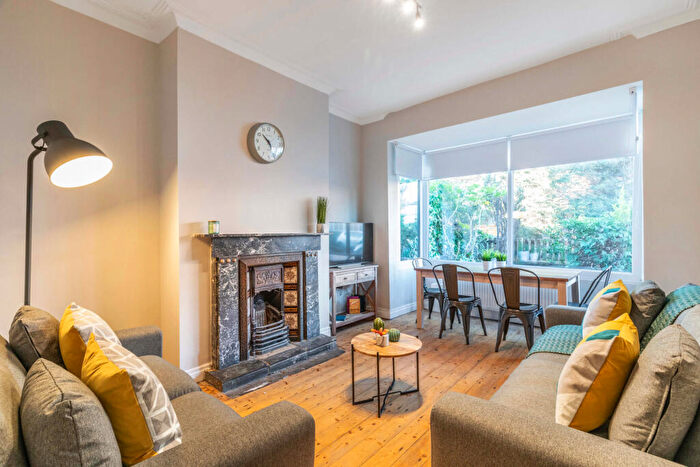 6 Bedroom House To Rent In Newport Gardens, Leeds, LS6