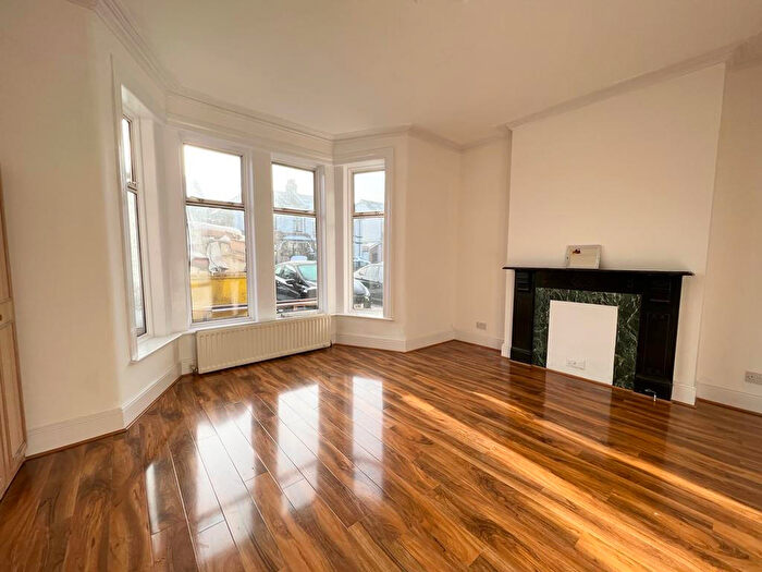 2 Bedroom Flat To Rent In No Deposit Option, Ashgrove Road, Goodmayes, IG3