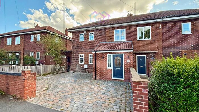 3 Bedroom Semi-detached House For Sale In East Drive, Pontefract, West Yorkshire, WF8
