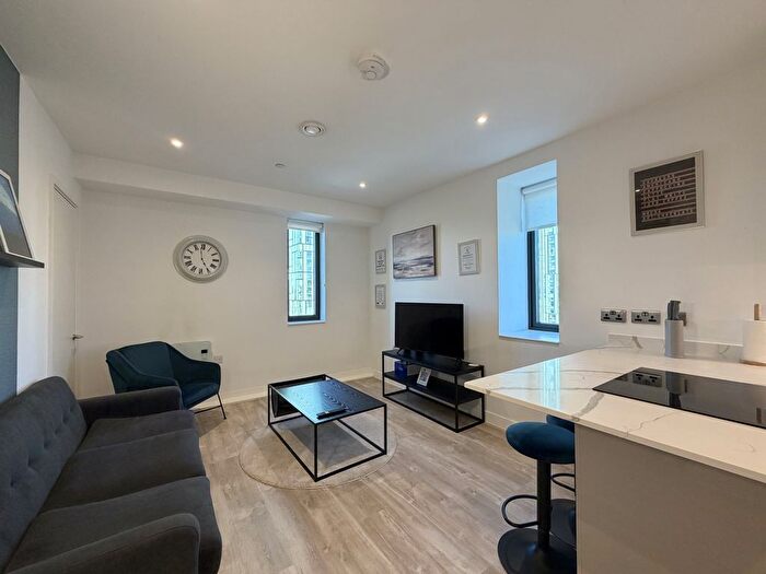2 Bedroom Flat To Rent In Queen Street, Salford, M3