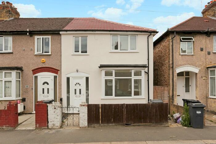 4 Bedroom End Of Terrace House To Rent In Clare Road, Hounslow, TW4
