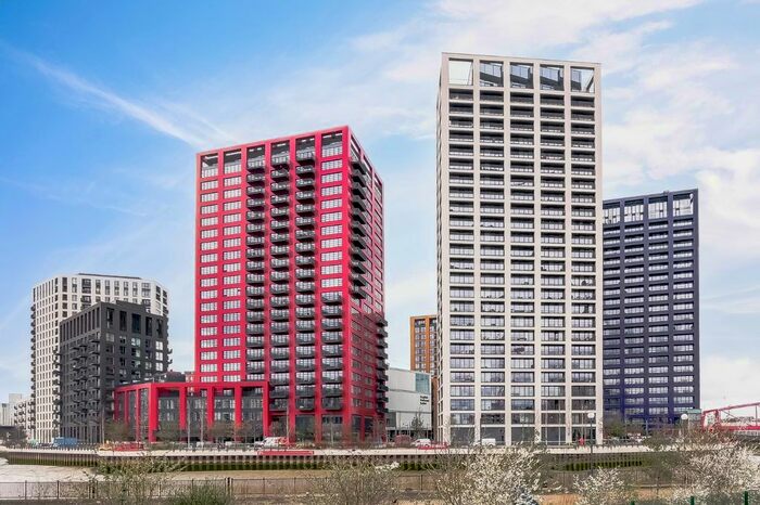 3 Bedroom Flat To Rent In Defoe House, London City Island, E14