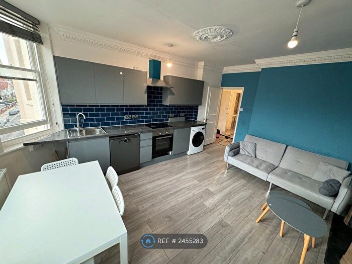 3 Bedroom Flat To Rent In Holland Road, Hove, BN3