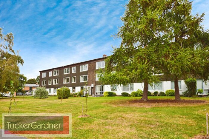 3 Bedroom Flat To Rent In Larchfield, Cambridge, CB3