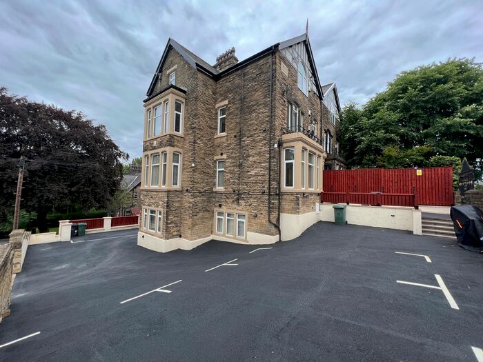 2 Bedroom Flat To Rent In Bingley Road, Shipley, West Yorkshire, BD18