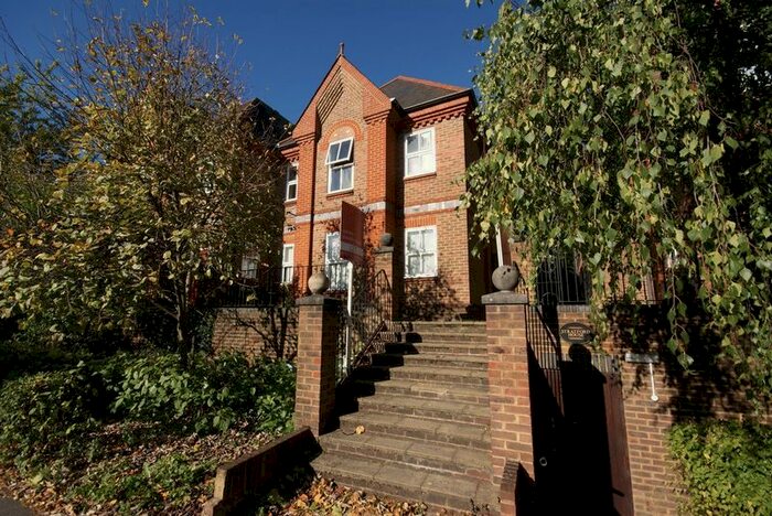 2 Bedroom Flat To Rent In Draymans Way, Alton, GU34