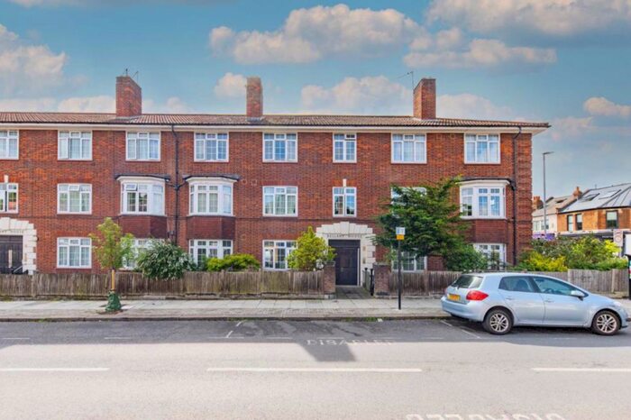 5 Bedroom Flat To Rent In Garratt Lane, London, SW17