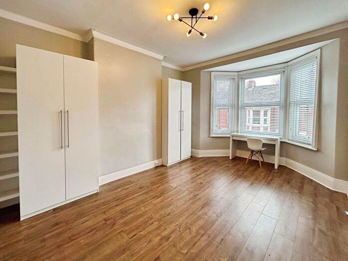 3 Bedroom Flat To Rent In Audley Road, Newcastle Upon Tyne, NE3