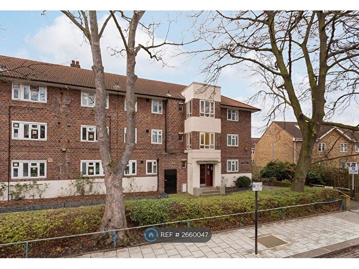 3 Bedroom Flat To Rent In Parrington House, London, SW4