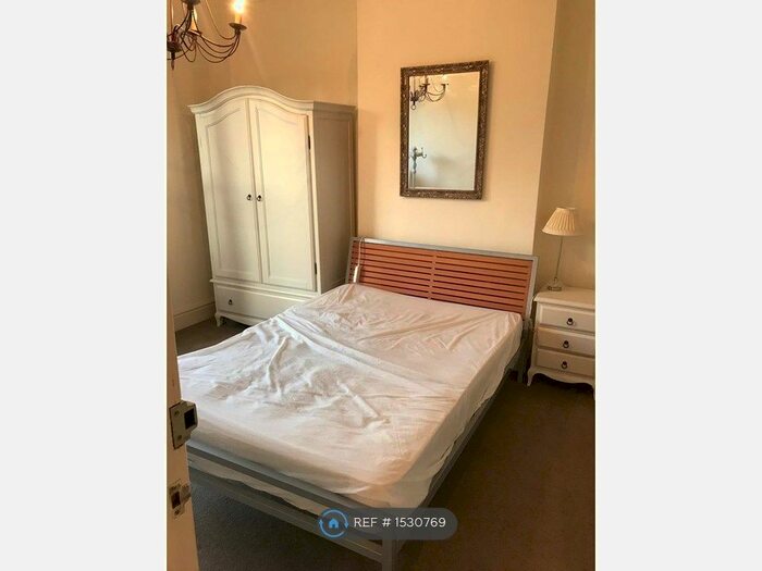 3 Bedroom Flat To Rent In Glen Road, Sheffield, S7