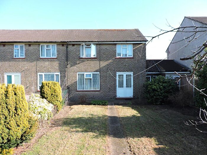 2 Bedroom End Of Terrace House To Rent In Bosworth Road, Dagenham, Essex, RM10