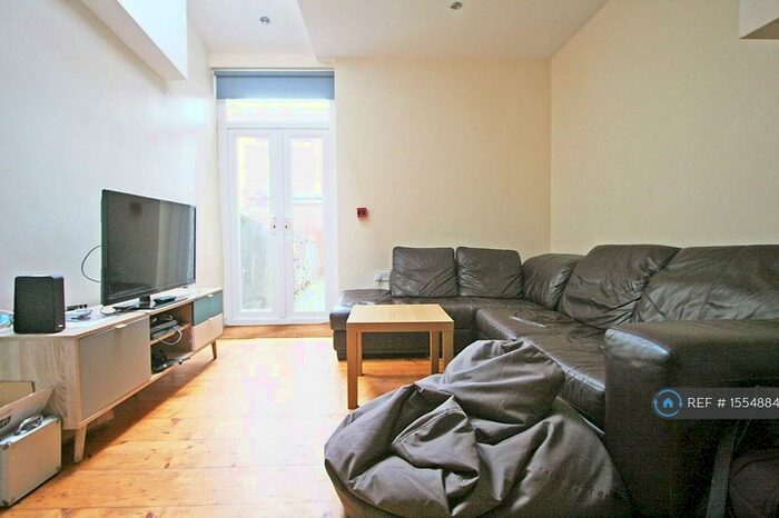 6 Bedroom Terraced House To Rent In Harriet Street, Cardiff, CF24