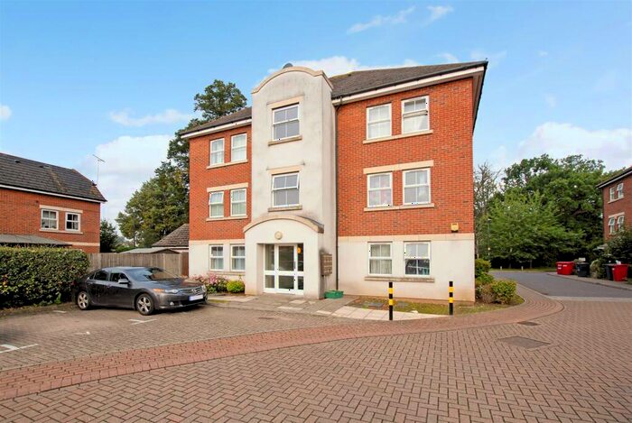 2 Bedroom Flat To Rent In Tobermory Close, Slough, SL3