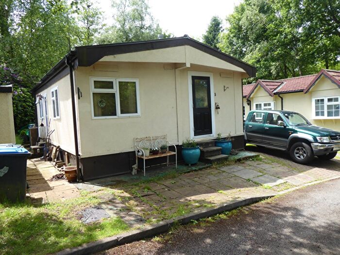 2 Bedroom Mobile/park Home For Sale In Turners Hill Park, Turners Hill, Crawley, RH10