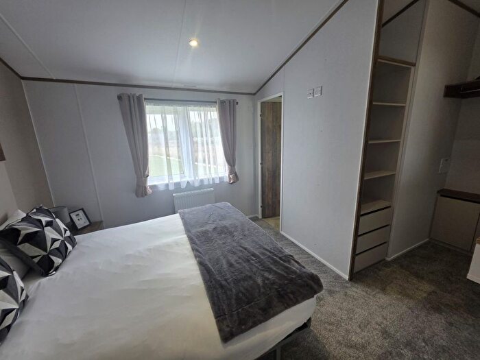 2 Bedroom Mobile/park Home For Sale In Malton Road, Pickering, YO18