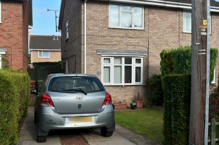 2 Bedroom Semi-Detached House To Rent In Holme Close, Brigg, DN20