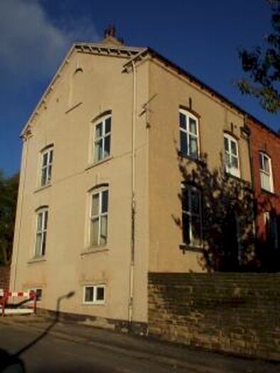 4 Bedroom Flat To Rent In Victoria Road, Hyde Park, Leeds, LS6